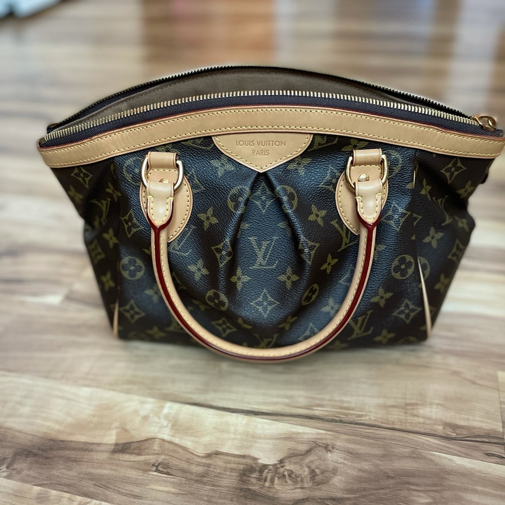 Like New Authentic Louis Vuitton Tivoli PM